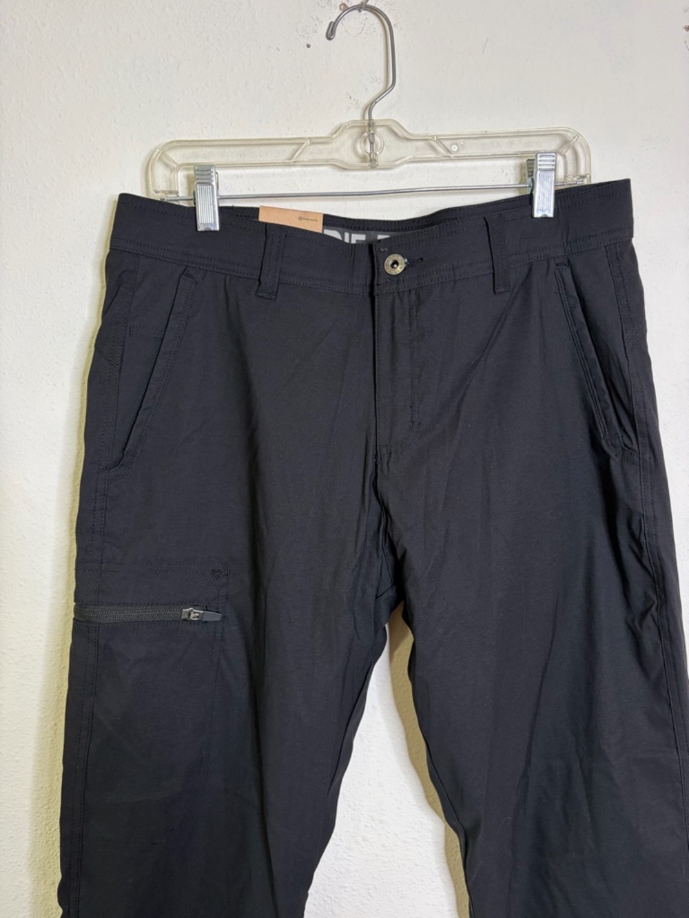 NWT Eddie Bauer Rainer fleece-lined Black Cargo Pants Zip Pocket Mens 34x29 - Picture 3 of 10